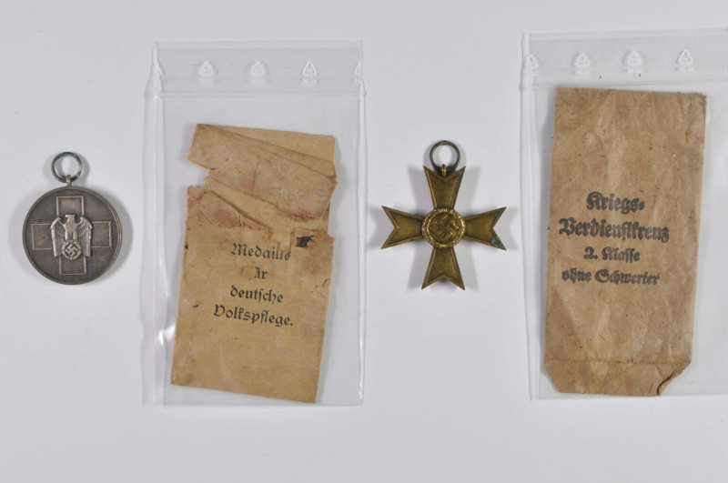 Militaria Nachlässe
 Kleiner Nachlass mit Kriegsverdienstkreuz und Medaille für...