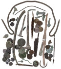Varia
 Diverse Fundobjekte von Nägeln über Nadeln bis zu Münzen, bitte eingehend besichtigen.

Various found objects from nails over needles pendin...