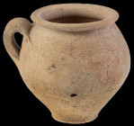Varia
 Einhenkliger Krug aus gelbbraunem Ton, kleine Fehlstellen am Rand und Körper, Höhe ca. 12,5 cm, Durchmesser max. ca. 14,5 cm.

Einhenkliger ...