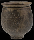 Varia
 Kleiner Becher aus braunem Ton, mit Griesbewurf, wenige Haarrisse, sonst sehr schön erhalten, Höhe ca. 6,5 cm, Durchmesser max. ca. 6 cm.

S...