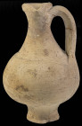 Varia
 Kleiner einhenkliger Krug aus beigefarbenem Ton, mit Ausguss, Henkel und Hals geklebt, Höhe ca. 12 cm, Durchmesser max. ca. 7,5 cm.

Small e...