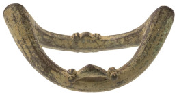 Varia
 Kupferne Fußmanille oder auch Beinschiene der Senufo in Bootsform mit aufgesetzten Verzierungen, feine Patina, 806 g, vermutlich spätes 19. od...