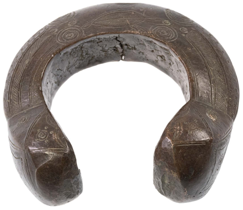 Varia
 Schwere Kupfermanille mit feinem Dekor und Knaufenden, ca. 2.600 g, verm...