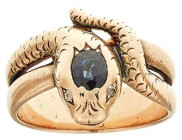 Ringe
 Schlangenring mit Saphir und Diamanten, 750 Gelbgold, 10,41g. Zwei Diamanten in Altschliff ca. 0,04 ct, Größe EU 61.

Snake ring with sapphi...