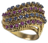 Ringe mit Steinbesatz
 Farbsteinring, 18 K Gold, 18 Rubine und 18 beh. Saphire, gemarkt "CIM", RW 55, ca. 8g..

Colour stone ring, 18 K Gold, 18 ru...