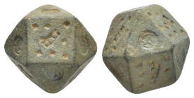 ANCIENT ISLAMIC BRONZE COMMERCİAL WEIGHTS (15th-19th).Ae.

Condition : Good very fine.

Weight : 59.1 gr
Diameter : 23 mm