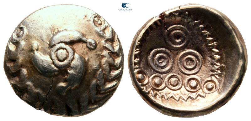 Central Europe. Vindelici 100-50 BC. "Regenbogenschüsselchen" type
Stater AV
...