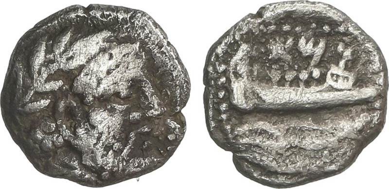 Ancient Greece
Óbolo. 400-350 a.C. ARADOS. PHOENICIA. Anv.: Cabeza laureada de ...