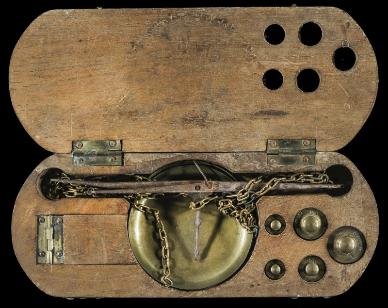 Scales and Weights
Balanza de platillos. Fe y latón. Ø 160 x 63 x 22 mm. Balanz...