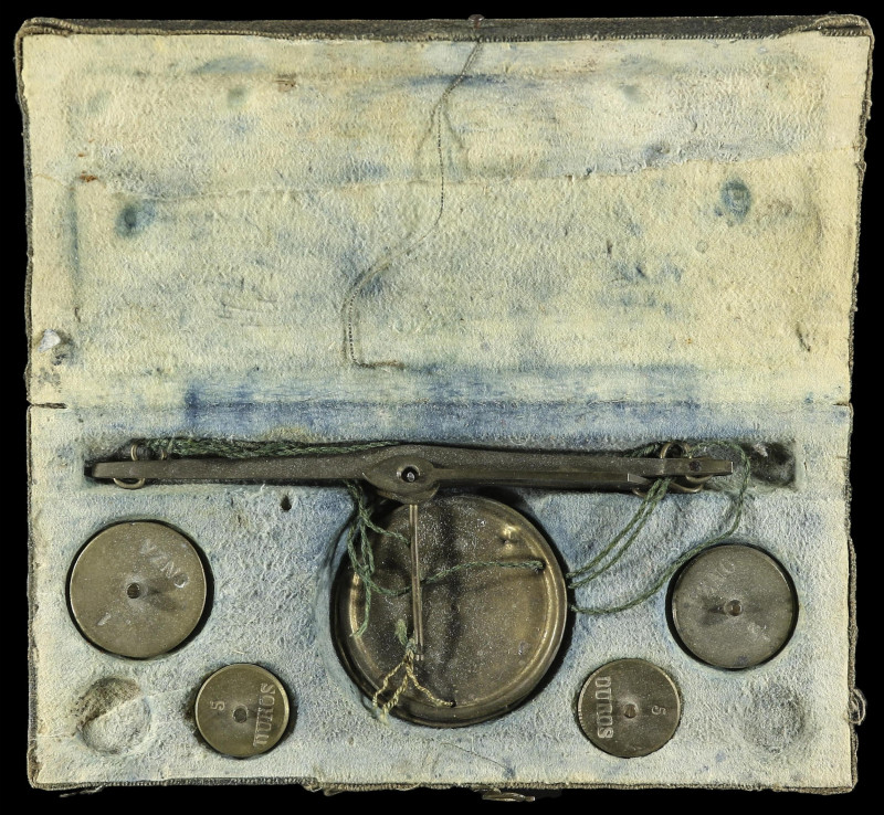 Scales and Weights
Balanza de platillos. Fe y latón. Ø 145 x 68 x 23 mm. Balanz...