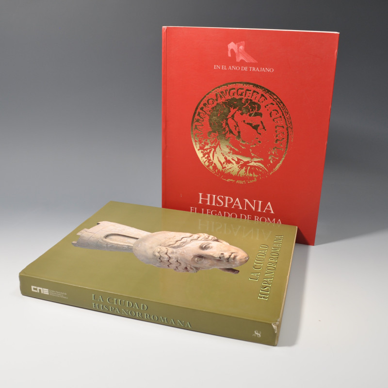 LIBROS. Lote de 2 libros: VV. AA., (1993): La ciudad hispanorromana [cat. de exp...