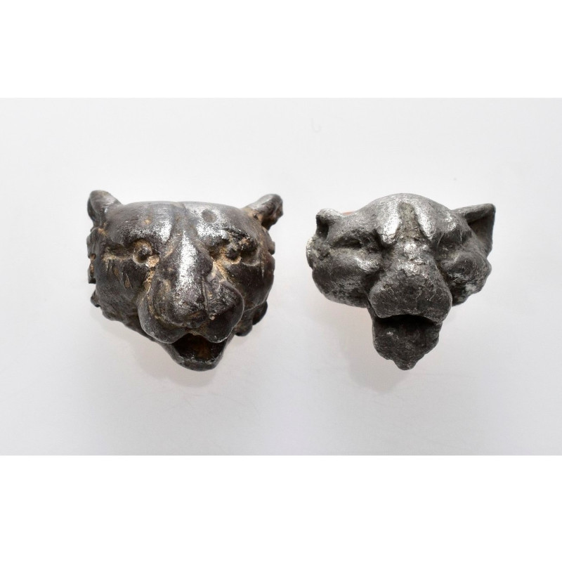 ARQUEOLOGÍA. ROMA. Lote de 2 figuras de cabezas de felinos (ss. III-IV a.C.). Pl...