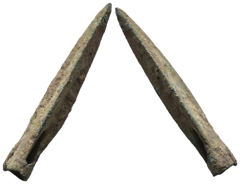 Weight 4.40 gr - Diameter 43 mm Ancient Bronze Arrowhead. SOLD AS SEEN.