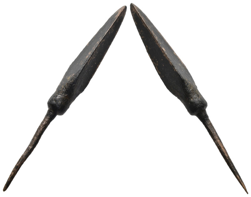 Weight 3.28 gr - Diameter 50 mm Ancient Bronze Arrowhead. SOLD AS SEEN.