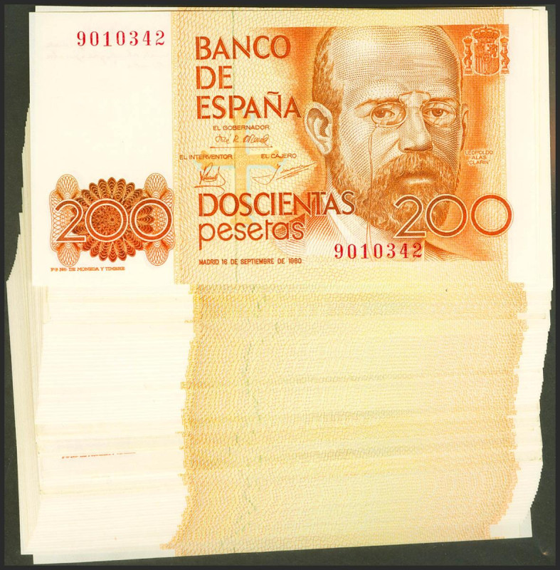 Conjunto de 71 billetes, en varios grupos de numeraciones y muchos de ellos corr...