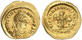 BYZANTINE EMPIRE. Justinianus I, 527-565. Tremissis 527-565, Constantinople. D N IVSTINI - ANVS P P AVG Draped, cuirassed bust with diadem to right. R...