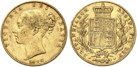 GROSSBRITANNIEN. Königreich. Victoria, 1837-1901. Sovereign 1842, London. Young head. Unbarred "As" in GRATIA. 7.87 g. Seaby 3852. Fr. 387 e. Kleine K...