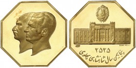 IRAN. Mohammad Reza Pahlavi Shah, 1320-1358 SH (1941-1979). 2Goldmedaille MS2525 (1976). Auf das Jubiläum der Nationalbank. 26 x 26 mm. 10.01 g. Polie...
