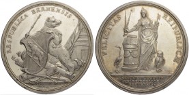SCHWEIZ. Bern. Medaillen der Stadt und des Kantons. Sechzehnerpfennig o. J. (ab 1742). Stempel von J. Dassier. 90.70 g. Schweizer Medaillen 631. Auf d...