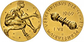SCHWEIZ. Luzern. Medaillen. Goldmedaille 1969. Verkehrshaus der Schweiz. Planetarium. Stempel von Hans Erni. 31.94 g. FDC / Uncirculated. (~€ 875/USD ...