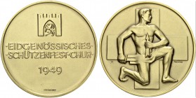 SCHWEIZ. Schützentaler und Schützenmedaillen. Graubünden. Vergoldete Kupfermedaille 1949. Chur. Eidgenössisches Schützenfest. 59.58 g. Richter (Schütz...