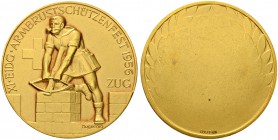 SCHWEIZ. Schützentaler und Schützenmedaillen. Zug. Vergoldete Bronzemedaille 1956. Zug. XI. Eidgenössisches Armbrustschützenfest. 27.79 g. Richter (Sc...