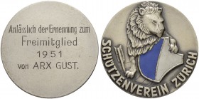 SCHWEIZ. Schützentaler und Schützenmedaillen. Zürich. Versilberte Bronzemedaille 1951. Zürich. Freimitglied. 23.14 g. Richter (Schützenmedaillen) 1908...