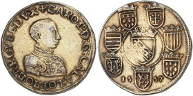 LOTHRINGEN. Charles III., 1545-1608 
Écu aux armes 1557. Brustbild / Lothringer Wappen umgeben von sieben Schilden.
Dav. 9384, DS 19/10, Flon 634/36...