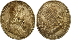 LOTHRINGEN. Charles IV., 3. Regierung, 1661-1670 
Hochovale Bronzegußmedaille o. J. (unsigniert, 44,3 x 50,4 mm). Brustbild / Schwertarm, im Feld dre...