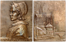 STÄDTE IN LOTHRINGEN. Metz 
Bronzeplakette o. J. (französisch, von Ernesta Robert-Mérignac, tätig ab ca. 1900, 50,1 x 63,5 mm). Büste einer jungen Fr...