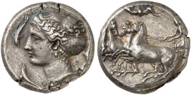 GRIECHISCHE MÜNZEN. SIZILIEN. - Syrakusai. 
Tetradrachme, 413-400 v. Chr. Quadriga / Arethusakopf von Delphinen umgeben.
SNG Cop. - ; SNG ANS 284; T...