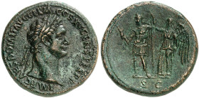 RÖMISCHE MÜNZEN. RÖMISCHE KAISERZEIT. Domitianus, 81 - 96. 
Sesterz. Rev. Victoria bekränzt Kaiser.
RIC 703 28,92 g dunkle Patina, min. korrodiert, ...