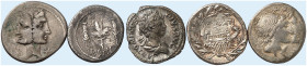 RÖMISCHE MÜNZEN. LOT ANTIKER MÜNZEN. 
Lot von 5 Stück: Römische Denare mit Schiffsmotiven, C. Fonteius, Q. Lutatius Cerco, Mn. Fonteius, Marcus Anton...