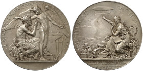EUROPA. FRANKREICH. Medaillen. 
Versilberte Bronzemedaille 1885 (von A. Patey, 70,8 mm), auf die Erfindung des lenkbaren Luftschiffes. Daidalos legt ...