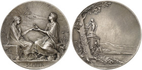 EUROPA. FRANKREICH. Medaillen. 
Silbermedaille 1895 (von O. Roty, 41,5 mm), auf die Ehe. Mann steckt seiner Braut den Ring an die Hand / Amor Statue ...