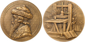 EUROPA. FRANKREICH. Medaillen. 
Bronzemedaille o. J. (1903, von L. Deschamps, 75,1 mm). Brustbild von Johannes Gutenberg n. links / Druckerpresse. Mi...