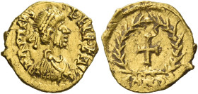 Avitus, 455 – 456. 
Tremissis, Mediolanum circa 455-456, AV 1.50 g. D N AVITVS – PERP F AVG Pearl-diademed, draped and cuirassed bust r. Rev. Cross i...
