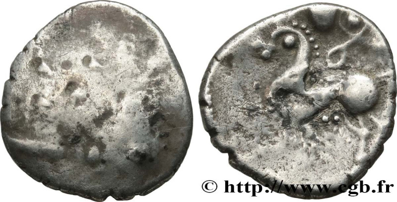 GALLIA - MID-WEST, UNSPECIFIED
Type : Drachme aux lignes entremelées, au cheval ...