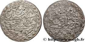 INDIA – PRINCE STATES OF JAIPUR
Type : Roupie nazarana 
Date : 1939 
Mint name / Town : Jaipur 
Quantity minted : - 
Metal : silver 
Diameter : 37  mm...