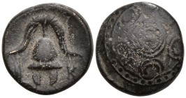Greek
KINGS OF MACEDON, Alexander III 'the Great' (Circa 336-323 BC)
AE Half Unit (19.9mm 3.83g)
Obv: Macedonian shield with pellet on boss.
Rev: ...
