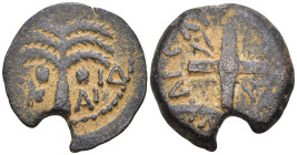 Judea
JUDEA. Antonius Felix (52-60 AD). Jerusalem
AE prutah (22.7mm 2.41g)
Obv: NEPW KΛAY KAICAP, two oblong shields and spears crossed.
Rev: BPIT...