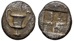 Greek
CYCLADES. Naxos. (Circa 520/15-490/70 BC).
AR Tetartemorion (6.1mm 0.2g)
Obv: Kantharos.
Rev: Quadripartite incuse square.
Nicolet-Pierre, ...