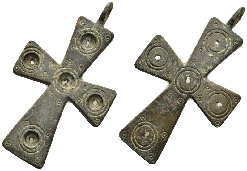 BYZANTINE EMPIRE.Bronze Cross.(8th-10th century).Ae.

Condition : Good very fine...