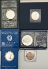 Lotto di 3 monete celebrative in argento da 500 lire e 2 medaglie commemorative della Festa Nazionale de l'Unità Ferrara 1985 (Ag. 986; FS; gr. 18; Ø ...
