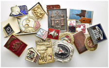 MEDAGLIE ESTERE – UNIONE SOVIETICA (1922-1991), Lotto di 20 spille di epoca comunista con tematiche riguardanti città, monumenti, aerospaziale ecc. Re...