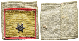 COLLEZIONISMO VARIO – MOSTRINA DA BAVERO DA IDENTIFICARE, probabile esercito di un Paese del blocco comunista. Dimensioni 44x43mm. Conservazione BB