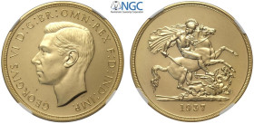 Great Britain, George VI (1936-1952), 5 Pounds 1937, Au mm 36 g 39,94 di bella qualità con fondi a specchio, in Slab NGC PF62+ Cameo