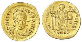Byzantinische Goldmünzen
Kaiserreich
Justinus I., 518-527
Solidus 518/527, Constantinopel, 2. Offizin. Brb. v.v. mit Helm/VICTORIA AVGGG B CONOB. V...
