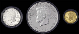 Ausländische Goldmünzen und -medaillen
Niue
Selbständig, seit 1922
Münzenset Kennedy 1988. 250 Dollars Gold (10,32 g. 916/1000), 100 Dollars Silber...