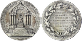 Altdeutsche Münzen und Medaillen
Bayern-München, Stadt
Vers. Bronzemedaille 1910 v. Lauer, a.d. Enthüllung des Monuments für Ludwig II. 50 mm. Im Et...